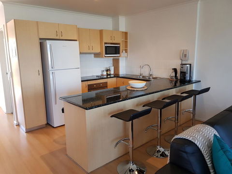 Spacious 4 BR And 2 Bathrooms City Apartment - Accommodation Kalgoorlie 2