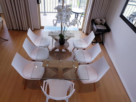 Spacious 4 BR And 2 Bathrooms City Apartment - Accommodation Kalgoorlie 1