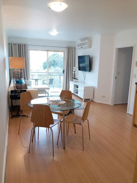 Spacious 4 BR And 2 Bathrooms City Apartment - Accommodation Kalgoorlie 13