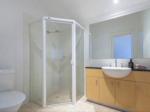 Spacious 4 BR And 2 Bathrooms City Apartment - Accommodation Kalgoorlie 9