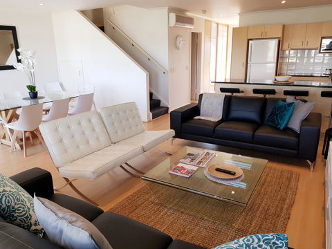 Spacious 4 BR And 2 Bathrooms City Apartment - Accommodation Kalgoorlie 0