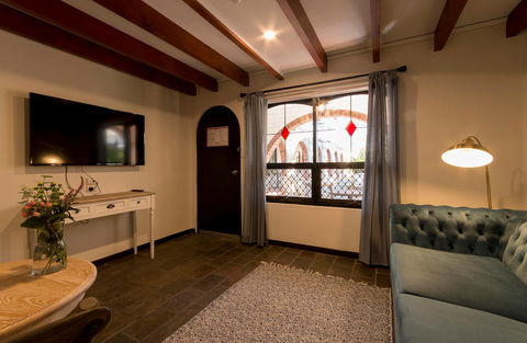 The Manor Basket Range - Accommodation Kalgoorlie 7