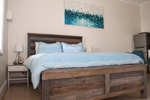 Smugglers Inn Studio Apartments - Accommodation Kalgoorlie 0