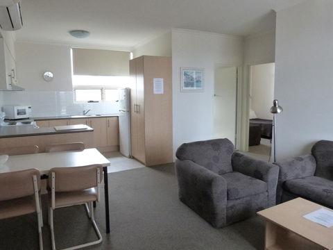 Glenelg Holiday Apartments - Corfu - Accommodation Kalgoorlie 9