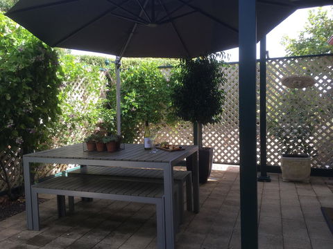 Wine And Roses Bed And Breakfast - Accommodation Kalgoorlie 3