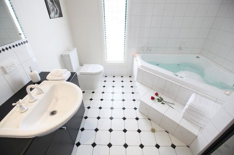 Wine And Roses Bed And Breakfast - Accommodation Kalgoorlie 11