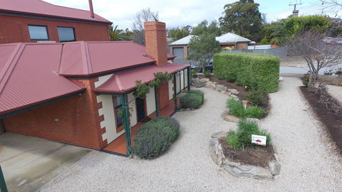 Wine And Roses Bed And Breakfast - Accommodation Kalgoorlie 13