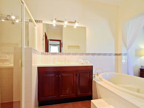 Wine And Roses Bed And Breakfast - Accommodation Kalgoorlie 18