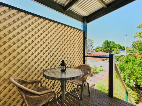 Wine And Roses Bed And Breakfast - Accommodation Kalgoorlie 12