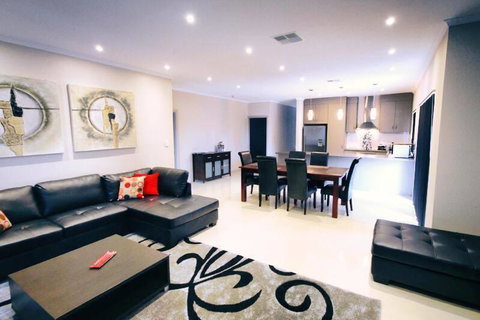 Casavino Luxury Villa - Accommodation Kalgoorlie 3