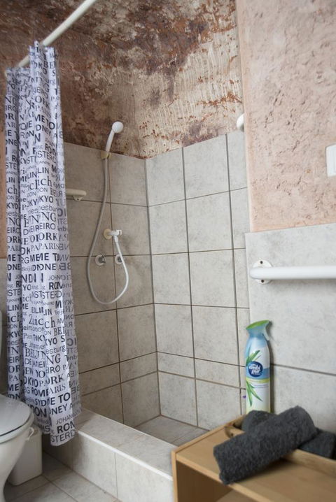Ali\'s Underground Studio - Accommodation Kalgoorlie 11