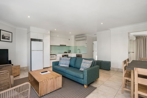 Bayview Beachfront Apartments, In Town Right On The Beach - Accommodation Kalgoorlie 41