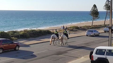 Beachside Escape On The Esplanade - Accommodation Kalgoorlie 4