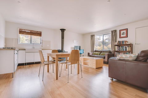 The Island House - Accommodation Kalgoorlie 2