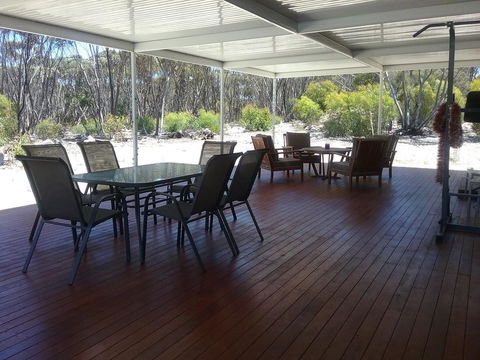 The Island House - Accommodation Kalgoorlie 0