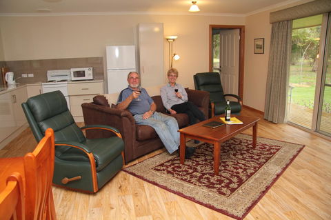 Camawald Coonawarra Cottage B&B - Accommodation Kalgoorlie 4
