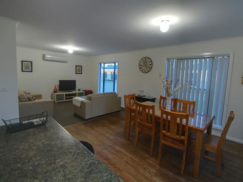 DBJ Holiday Units - Accommodation Kalgoorlie 3