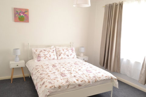 Prospect Holiday House - Accommodation Kalgoorlie 1