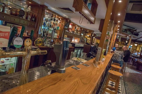 Mick O\'Sheas - Accommodation Kalgoorlie 11