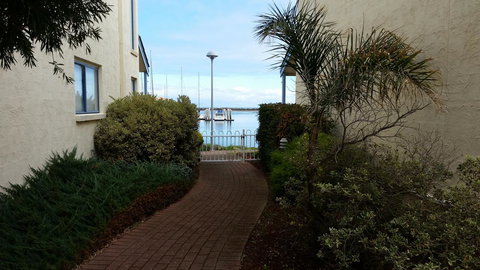 Townhouse On The Marina - Accommodation Kalgoorlie 6