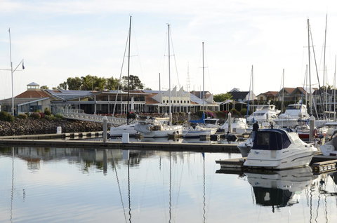 Townhouse On The Marina - Accommodation Kalgoorlie 12