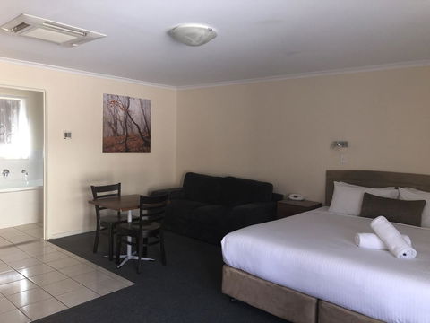 Clare Central - Accommodation Kalgoorlie 4