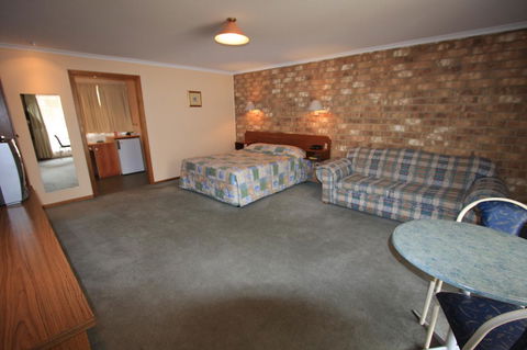 Clare Central - Accommodation Kalgoorlie 8