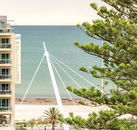 Beachside luxury  comfort ocean views in Glenelg - Accommodation Kalgoorlie