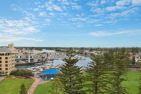 Beachside Luxury & Comfort, Ocean Views In Glenelg - Accommodation Kalgoorlie 4