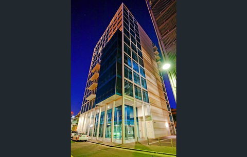 Light And Spacious, Stunning Views Of Adelaide - Accommodation Kalgoorlie 12