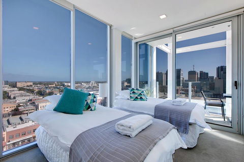 Light And Spacious, Stunning Views Of Adelaide - Accommodation Kalgoorlie 6