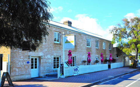 Caledonian Inn - Accommodation Kalgoorlie 1