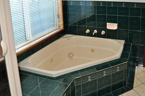 Baywatch - Accommodation Kalgoorlie 8