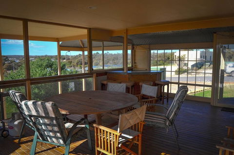 Baywatch - Accommodation Kalgoorlie 0