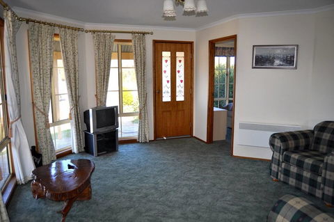 Baywatch - Accommodation Kalgoorlie 6