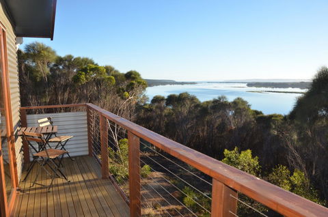 Of Stone & Wood Guesthouse - Accommodation Kalgoorlie 2