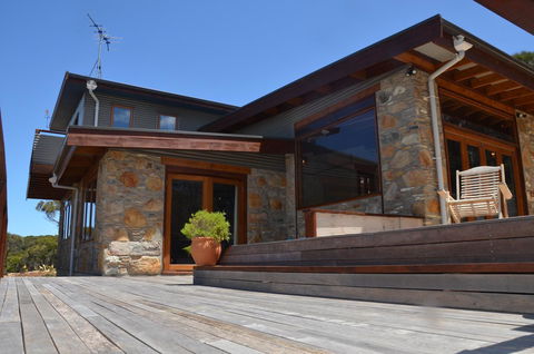 Of Stone & Wood Guesthouse - Accommodation Kalgoorlie 1