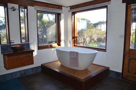 Of Stone & Wood Guesthouse - Accommodation Kalgoorlie 14