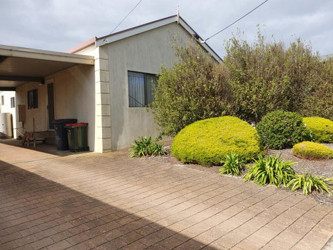Super Central Location - Accommodation Kalgoorlie 2