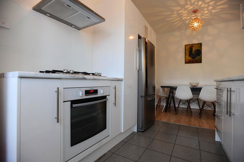 Glenelg Holiday Apartments-The Broadway - Accommodation Kalgoorlie 3