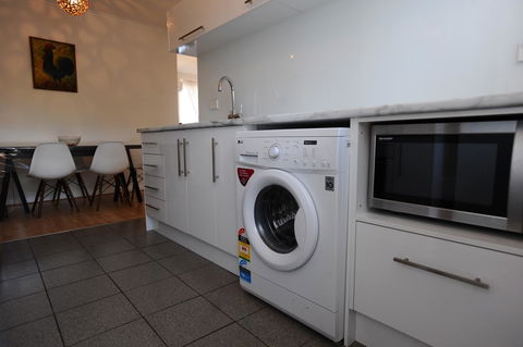 Glenelg Holiday Apartments-The Broadway - Accommodation Kalgoorlie 4