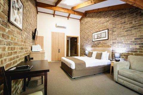 The Lodge By Manna - Accommodation Kalgoorlie 3