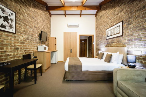 The Lodge By Manna - Accommodation Kalgoorlie 1