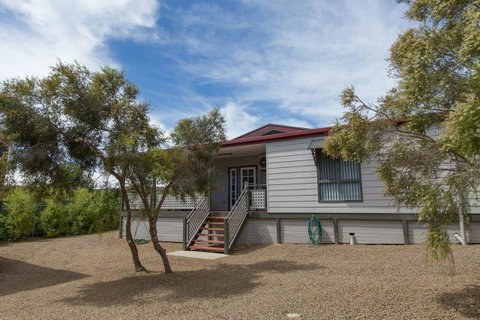 Desert Pea - Accommodation Kalgoorlie 11