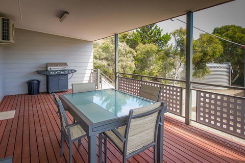 Desert Pea - Accommodation Kalgoorlie 1