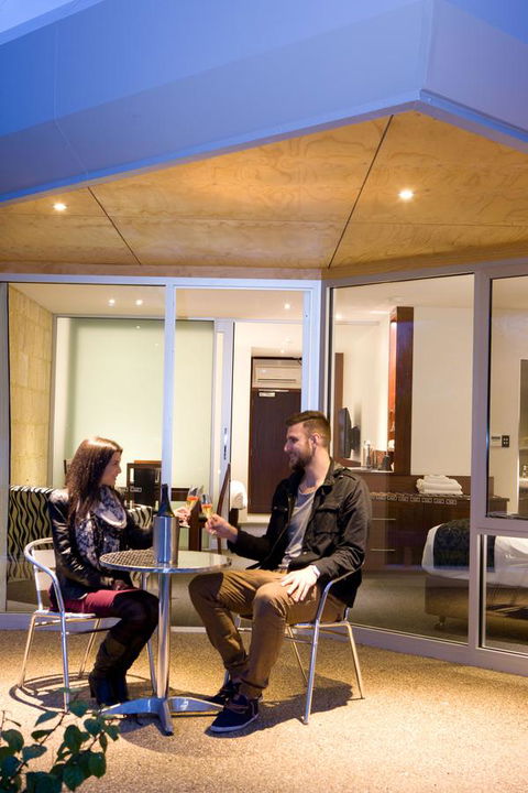The Commodore - Accommodation Kalgoorlie 8