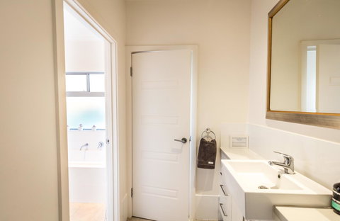 Middle River Beach House - East & West House - Accommodation Kalgoorlie 16