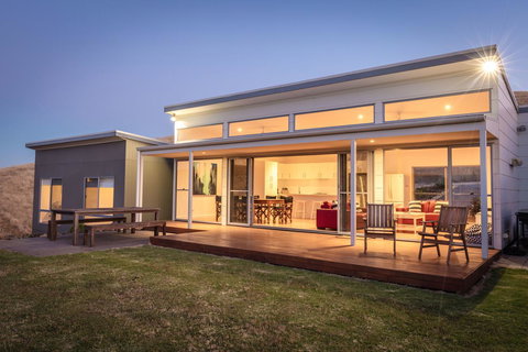 Middle River Beach House - East & West House - Accommodation Kalgoorlie 0