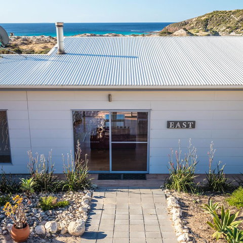 Middle River Beach House - East & West House - Accommodation Kalgoorlie 2