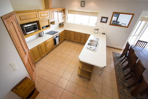 Limestone Ridge - Accommodation Kalgoorlie 2